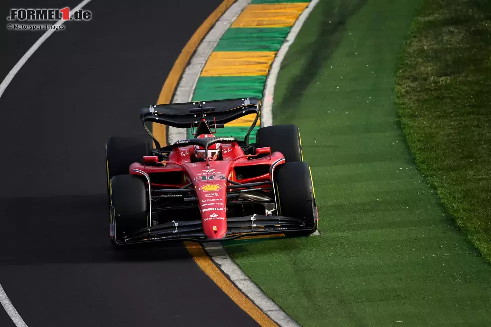 Foto zur News: ... im zweiten Freien Training die Tagesbestzeit setzt: 1:18.978 Minuten auf Soft. Er bleibt zweieinhalb Zehntel vor Max Verstappen im Red Bull und vier Zehntel vor Ferrari-Kollege Sainz. Von Mercedes ...