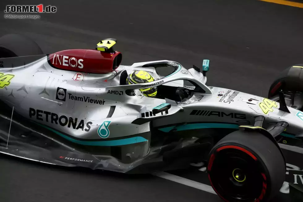 Foto zur News: ... direkt vor Ex-Champion Lewis Hamilton, der mit dem Mercedes den fünften Platz erreicht - aber Hamilton liegt bereits fast eine Sekunde hinter der Spitze. Ein Siegkandidat ist er damit in Melbourne nicht, genausowenig wie ...