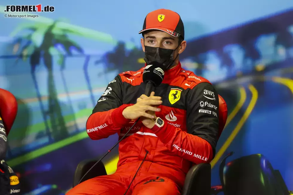 Foto zur News: ... auch gegen Ferrari-Fahrer Charles Leclerc (Foto), Yuki Tsunoda von AlphaTauri und Guanyu Zhou von Alfa Romeo. Ihnen allen wird vorgeworfen, im Qualifying &quot;unnötig langsam&quot; gefahren zu sein auf dem Weg zurück zur Box. Leclerc und Zhou werden freigesprochen, Tsunoda bekommt eine Verwarnung. Gestraft genug ist ...