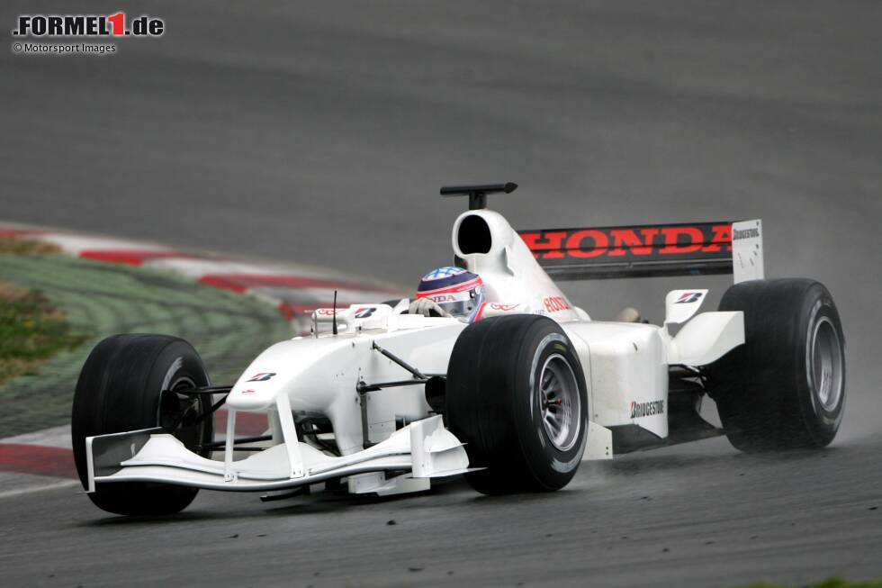 Foto zur News: ... Super Aguri vor der ersten Saison 2006, nachdem das Team kurzfristig einen Formel-1-Startplatz erhalten hat. Eher knappe Finanzen verbindet Super Aguri übrigens mit ...