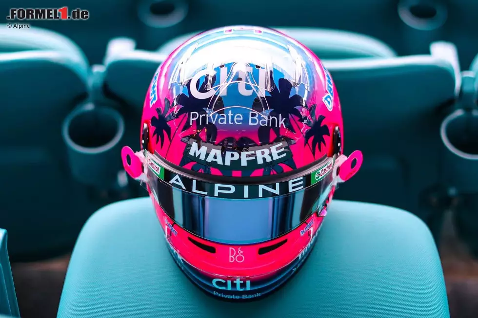 Foto zur News: ... beim Miami-Helm von Fernando Alonso. Auch hier spielt Rosa eine große Rolle, genau wie ...