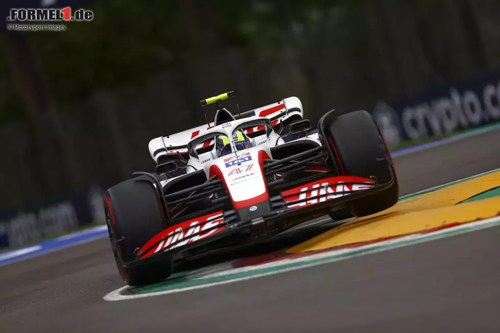 Foto zur News: ... unterliegt im Qualifying erneut seinem Haas-Teamkollegen Kevin Magnussen und verpasst wieder den Einzug in die Top 10, dieses Mal als Zwölfter. Noch schlimmer ...