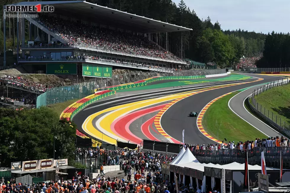 Foto zur News: 13. Spa-Francorchamps, Belgien (30. Juli 2023) - Der Klassiker rund um die berüchtigte Eau-Rouge-Kurve rückt 2023 vor die Sommerpause. Der Umbau 2022 hat die Strecke wieder etwas herausfordernder gemacht und zahlreiche Kiesbetten reinstalliert. Michael Schumacher feierte in seinem &quot;Wohnzimmer&quot; sein erstes F1-Rennen und seinen ersten Sieg.