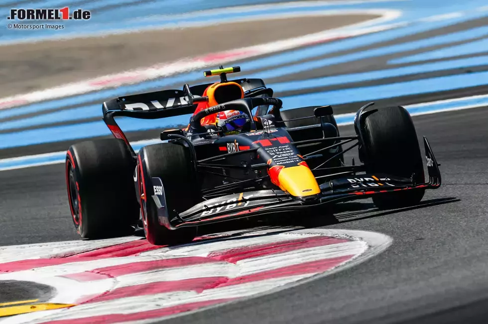 Foto zur News: ... sein Teamkollege bei Red Bull, Sergio Perez. Ihm fehlt in beiden Einheiten je rund eine Sekunde auf Verstappen. Sonst in diesem Jahr war Perez deutlich näher dran oder teilweise sogar vor Verstappen. In Le Castellet aber fährt er bisher hinterher. Immerhin ...