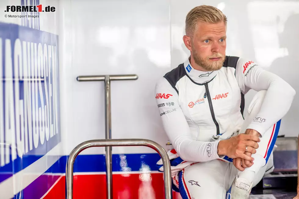 Foto zur News: ... Kevin Magnussen, den das gleiche Schicksal ereilt. Ach bei Haas hatte man im Übrigen Windschattenspiele versucht, doch bei Mick klappte es nicht. Magnussen kam dafür überraschend in Q3 und fuhr eigentlich nur aus Spaß mit. Weniger Spaß hatte ...