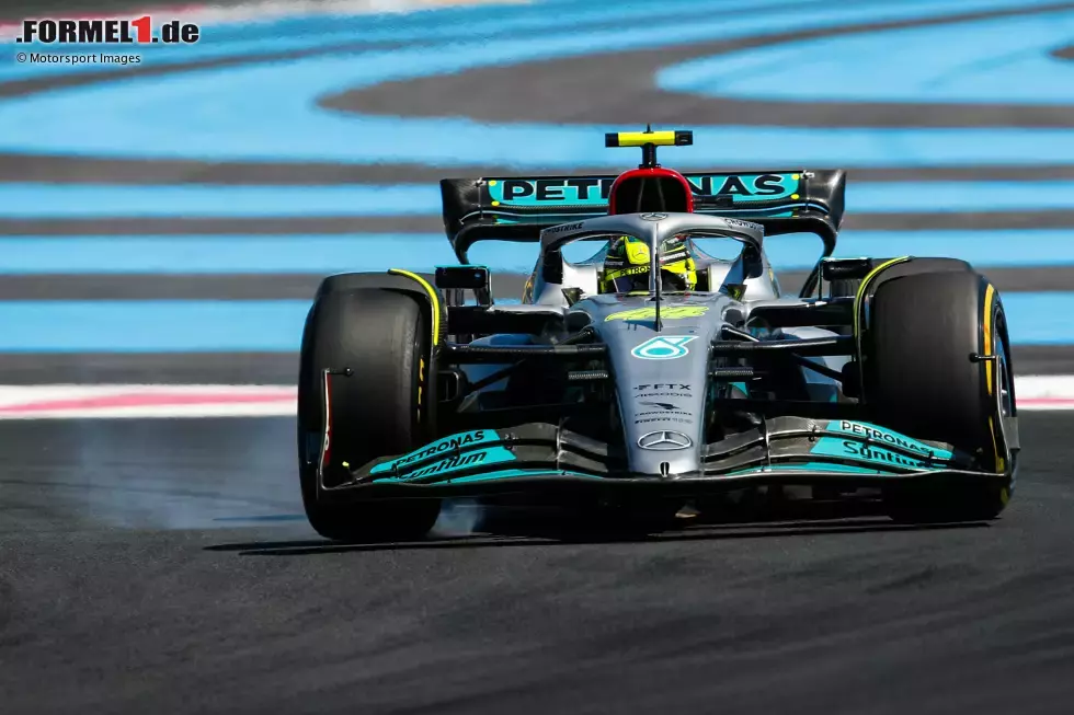 Foto zur News: ... erzielt Lewis Hamilton im Mercedes auf P2, mit dem vierten Podestergebnis in Folge. Und: George Russell im zweiten Silberpfeil wird Dritter, erstmals also stehen 2022 beide Mercedes unter den Top 3 im Rennen. Die größte Aufholjagd ...