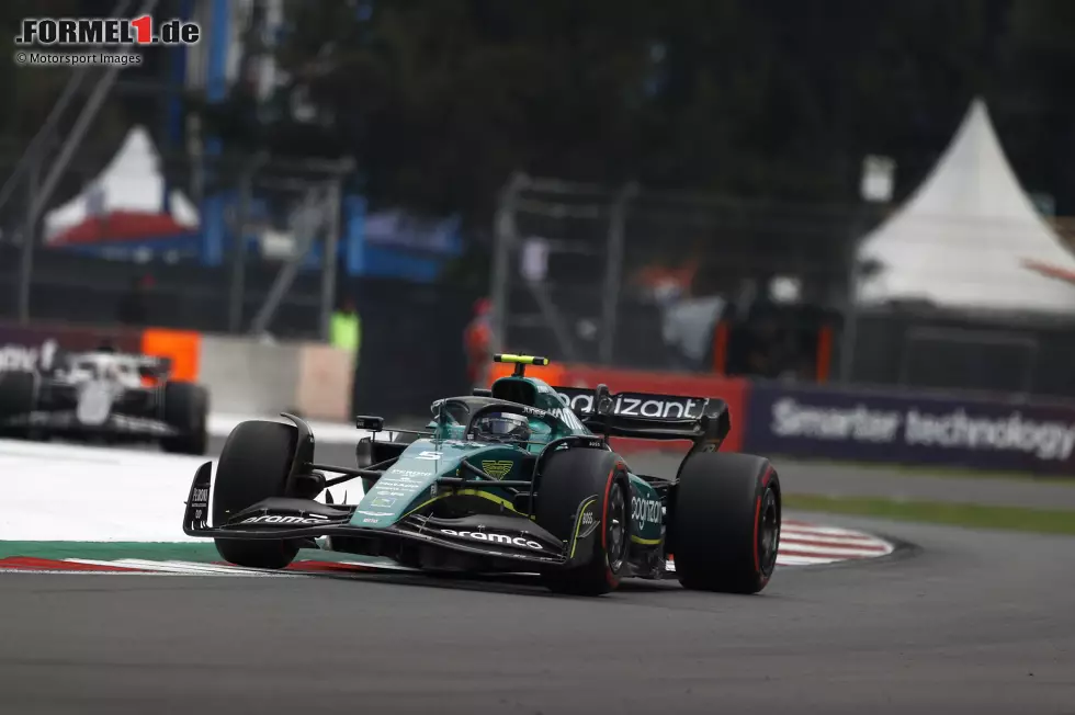 Foto zur News: ... Sebastian Vettel sein: Von Startplatz 16 kommend fährt er auf Platz 14, immerhin vor Aston-Martin-Kollege Lance Stroll. Punkte gibt es dafür aber keine, genausowenig wie für ...