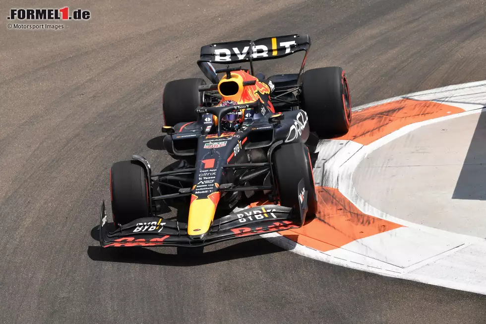 Foto zur News: ... Max Verstappen kriegt seine Runden nicht auf den Punkt und baut ganz zum Schluss einen Fehler ein, sodass er nicht über P3 hinauskommt, vor Red-Bull-Kollege Sergio Perez. &quot;Best of the rest&quot; hinter den beiden Topteams wird ...