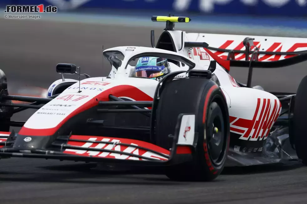 Foto zur News: ... Mick Schumacher bei Haas, weil Kevin Magnussen schon in Q1 rausfällt und P16 belegt. Schumacher ist zwar in Q2 dabei, kommt dort aber nur auf P15 und startet damit neben Magnussen ins Rennen, das ...