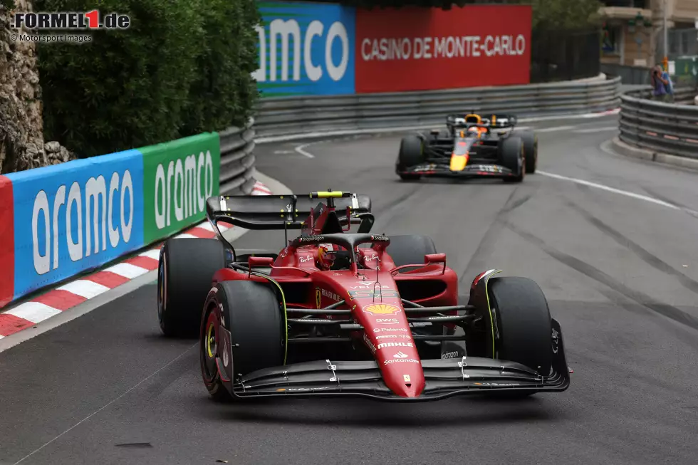 Foto zur News: Carlos Sainz (2): Hat bei der Reifenwahl im Rennen den besseren Überblick als Teamkollege Leclerc, der eigentlich schneller ist. Sainz lässt sich von Williams-Fahrer Latifi zu sehr aufhalten und verliert den möglichen Sieg. Toller Save auf der Zielgeraden!