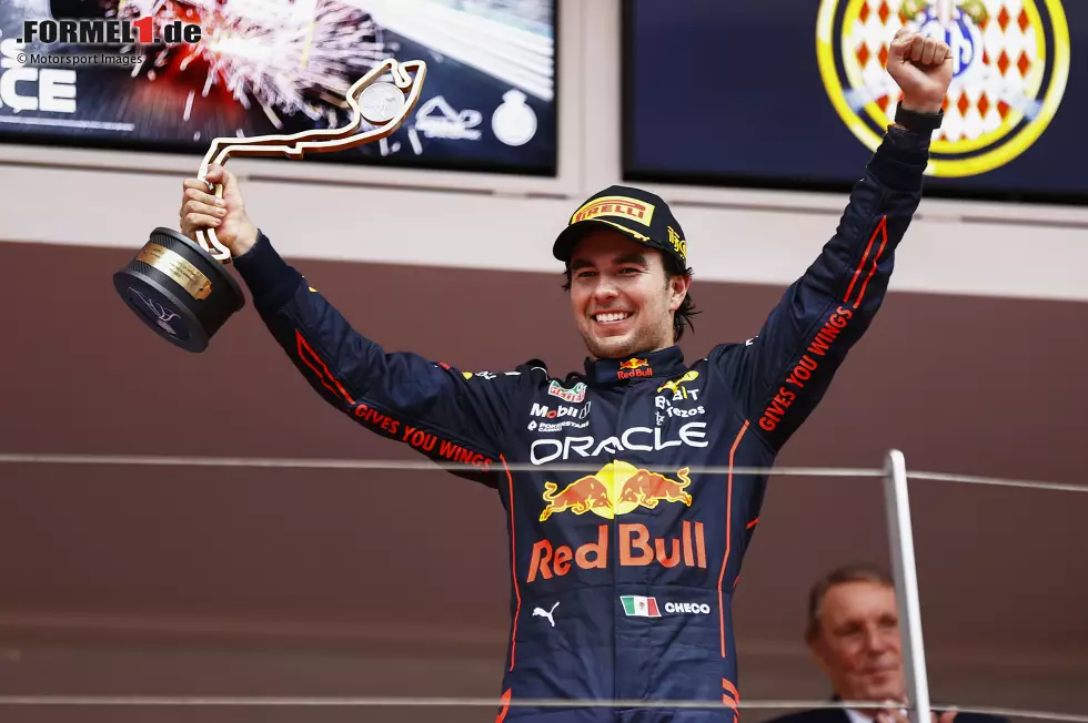 Foto zur News: Sergio Perez (2): Ist in Monaco von Anfang an der bessere Red-Bull-Fahrer, profitiert vom Ferrari-Schlamassel in der Box. Setzt den Undercut im Rennen perfekt um und verdient sich so den dritten Formel-1-Sieg. Einziges Manko: der Abflug im Qualifying ...