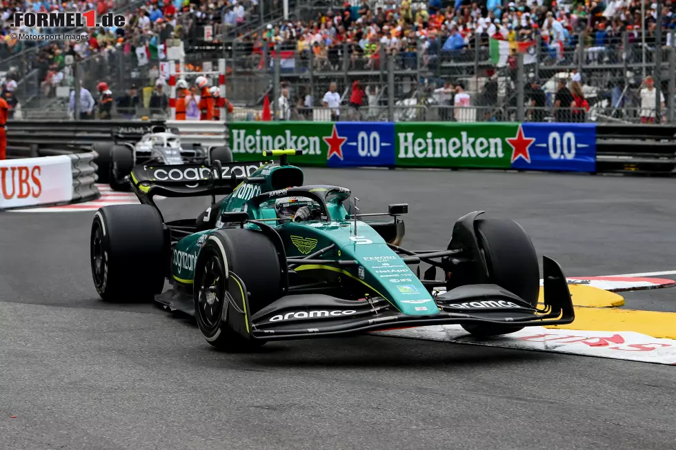 Foto zur News: Sebastian Vettel (2): Mit dem Aston Martin sowohl im Qualifying als auch im Rennen in den Top 10. Mehr kann man mit diesem Auto nicht erwarten. Kleine Schnitzer über die Distanz geben nur minimal Abzug bei Vettel.