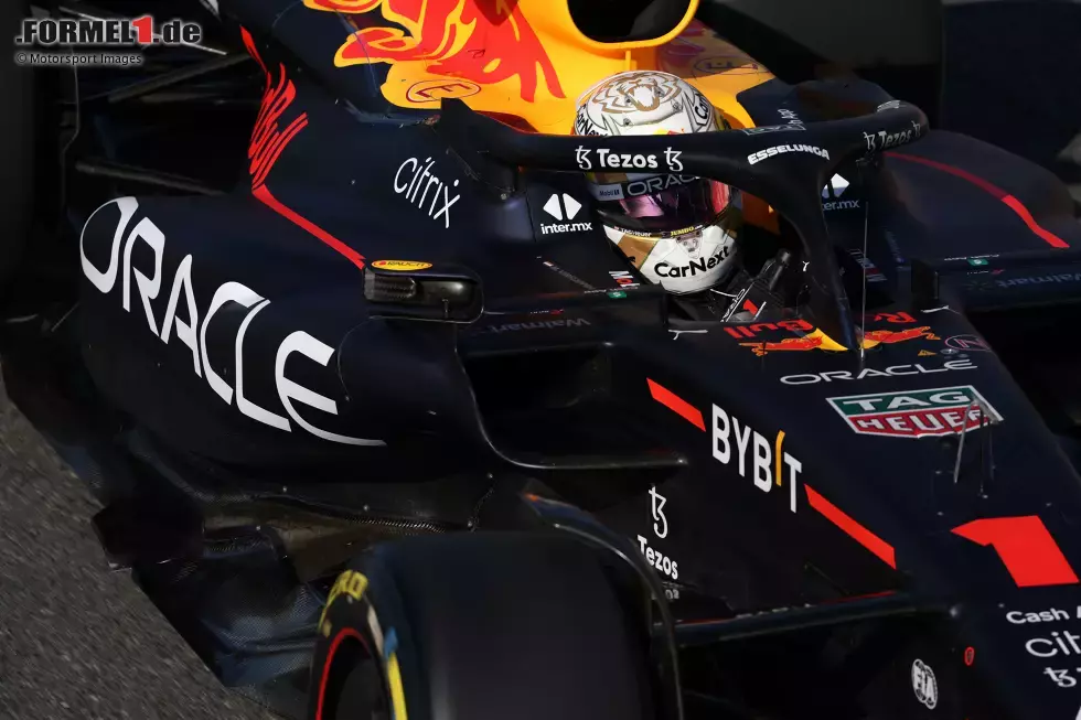 Foto zur News: ... unter anderem Max Verstappen von Red Bull wird am Sonntag in der Startaufstellung zurückversetzt. Neben ihm erwischt es zum Beispiel auch Lewis Hamilton bei Mercedes und Carlos Sainz bei Ferrari. Vorher aber ...