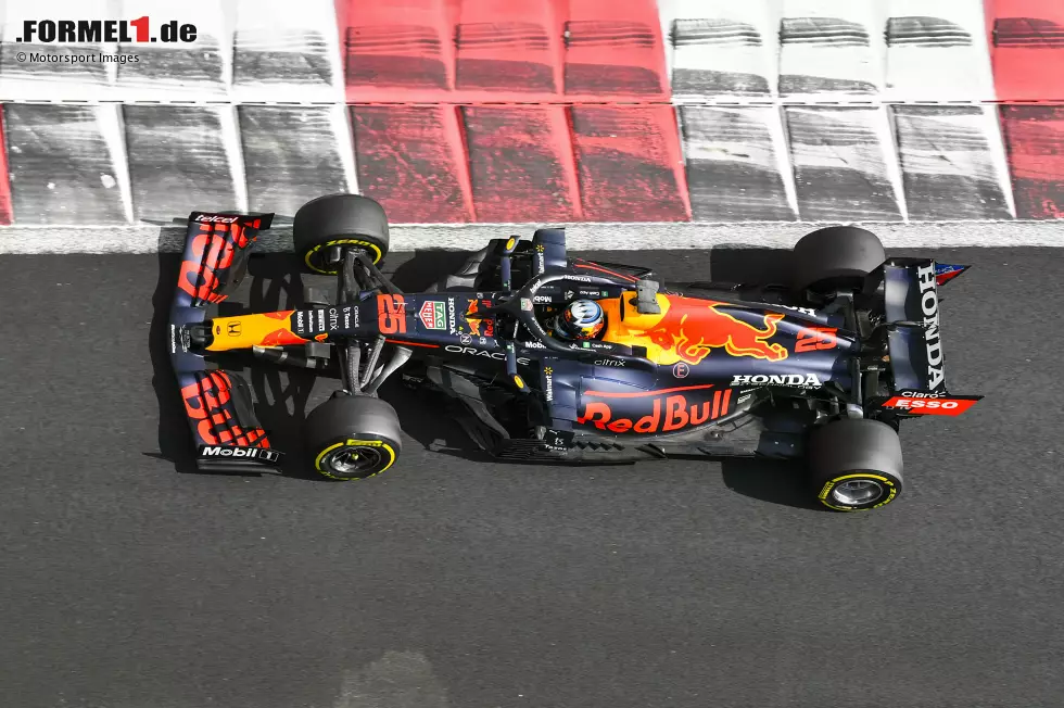 Foto zur News: Und hier noch Vergleich für Design und Farbgebung: Der Red Bull RB16B aus der Formel-1-Saison 2021.