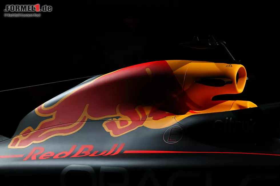 Foto zur News: Beim Farbdesign dominiert natürlich Red Bull, was aber keine Überraschung ist. Man folgt hier der Designrichtung, die man schon seit Jahren in der Formel 1 anwendet. Groß zur Geltung ...