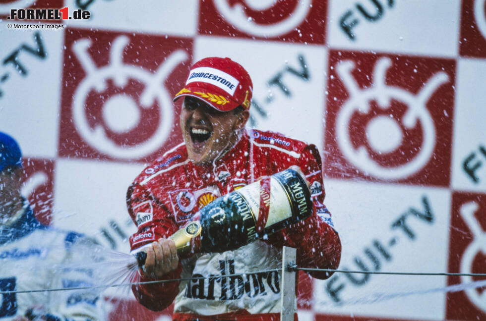 Foto zur News: #2: Michael Schumacher ist 2004 bei Ferrari der erste Formel-1-Fahrer, der in einem Jahr auf 13 Siege kommt, und das bei 18 Saisonrennen. Er erreicht eine Siegquote von 72 Prozent und gewinnt durchschnittlich fast drei Viertel aller Rennen im Jahr seines siebten WM-Titelgewinns. Außerdem schafft er einmal 11 Siege, dreimal 9, einmal 8.