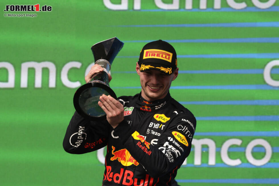 Foto zur News: #1: Max Verstappen ist der erste und bislang einzige Fahrer, dem in einer Formel-1-Saison 15 Siege gelingen. Er schafft das in seiner zweiten WM-Saison 2022, dem Jahr seiner Titelverteidigung bei Red Bull. Das macht eine Erfolgsquote von gut 68 Prozent. Bereits in seinem ersten WM-Jahr 2021 hatte er 10 der 22 Rennen gewonnen.