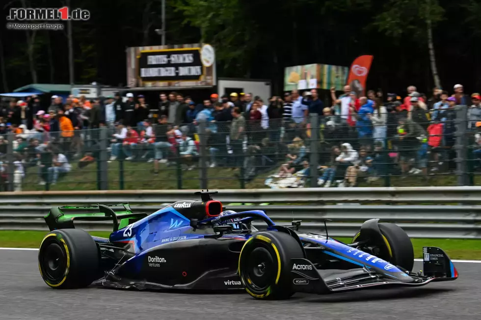 Foto zur News: ... Alexander Albon im Williams FW44 macht nochmal Boden gut, startet von P6. Zuvor aber hat er sich im Qualifying mit einer starken Leistung einen Top-10-Platz gesichert und Teamkollege Nicholas Latifi erneut deklassiert. Und wie all das ausgeht? Das ...