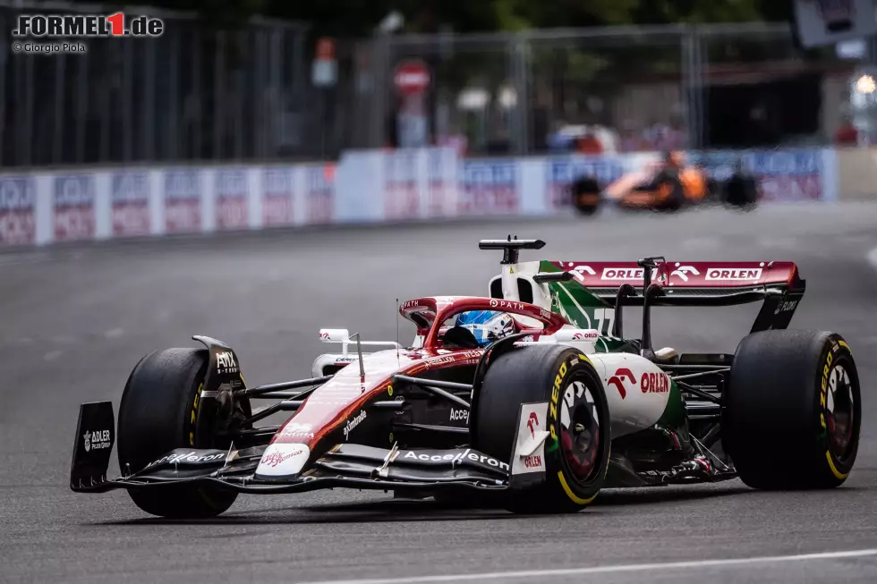 Foto zur News: In Baku kam ein Low-Downforce-Heckflügel zum Einsatz, während die oberen Flaps des Frontflügels beschnitten wurden, um den Abtrieb von vorne nach hinten auszugleichen.