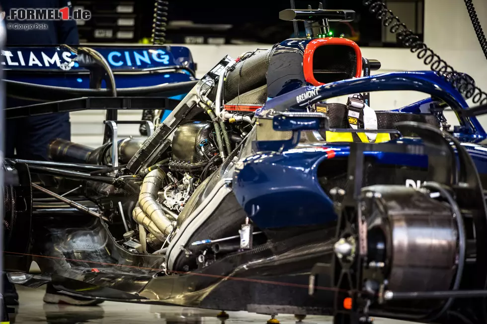 Foto zur News: Williams FW44: Antriebsinstallation