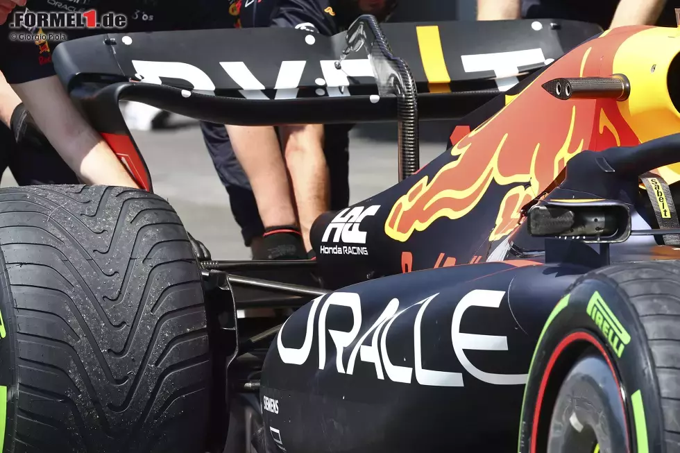 Foto zur News: Red Bull RB18: Heckflügel