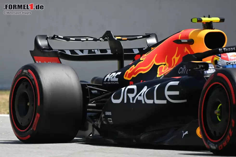 Foto zur News: Red Bull RB18: Heckflügel und DRS