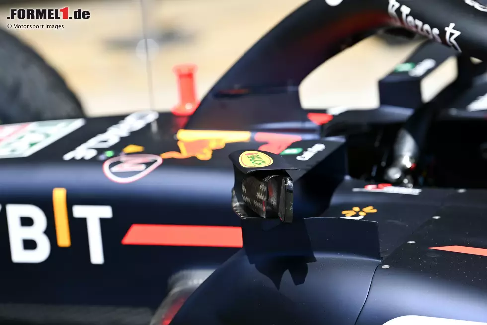 Foto zur News: Red Bull RB18: Spiegel