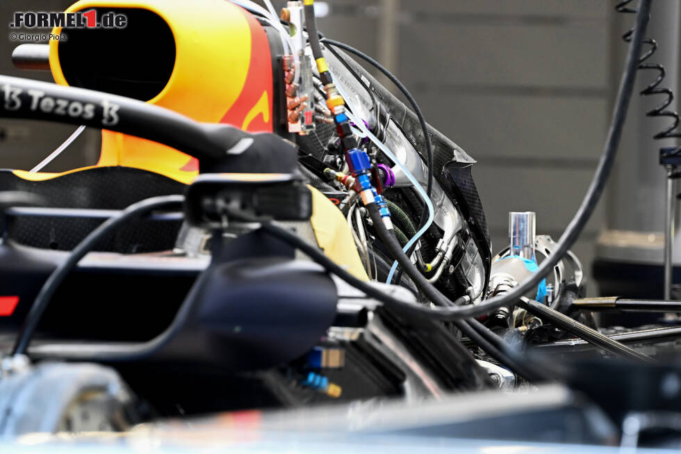 Foto zur News: Red Bull RB18: Antriebsinstallation