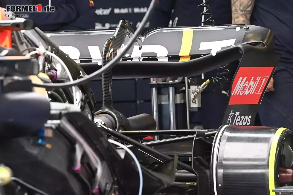 Foto zur News: Red Bull RB18: Heckflügel