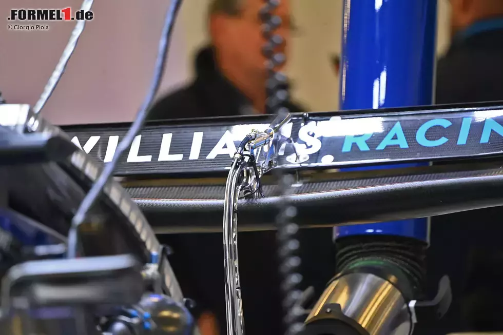 Foto zur News: Williams FW44: Heckflügel mit DRS-Kabelbaum