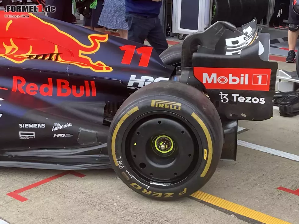 Foto zur News: Red Bull RB18: Heckflügel