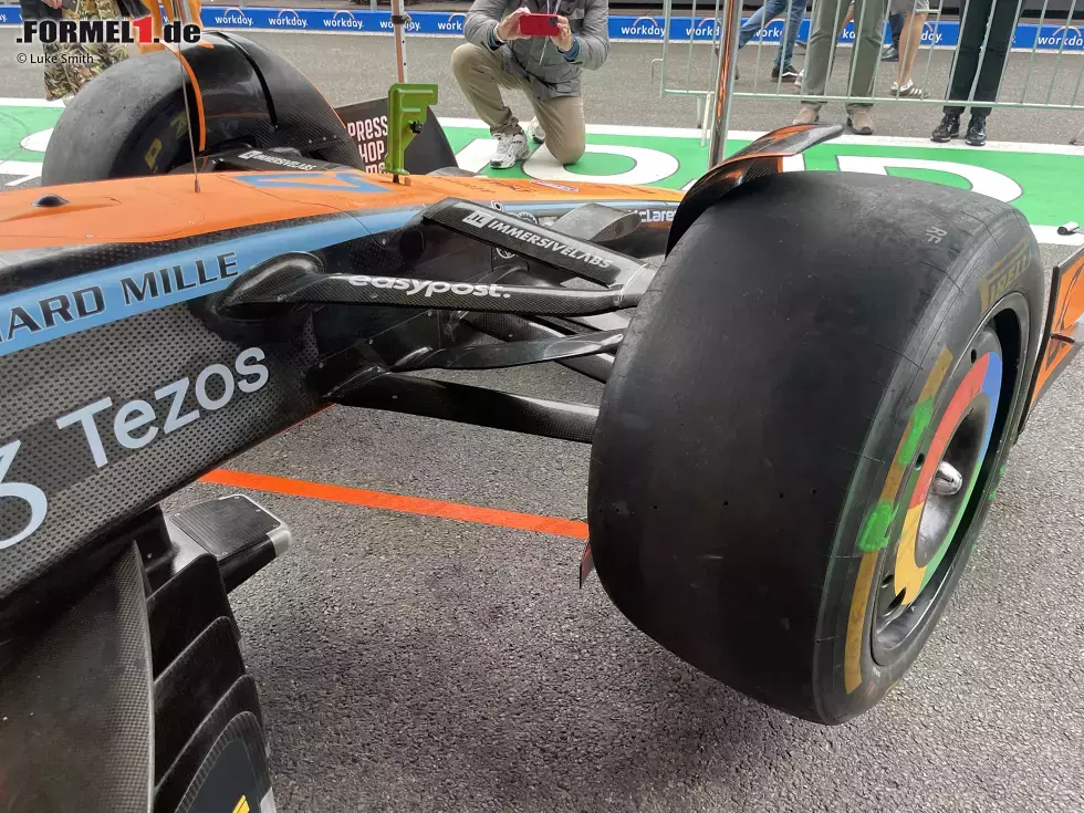 Foto zur News: McLaren MCL36: Vorderrad-Aufhängung