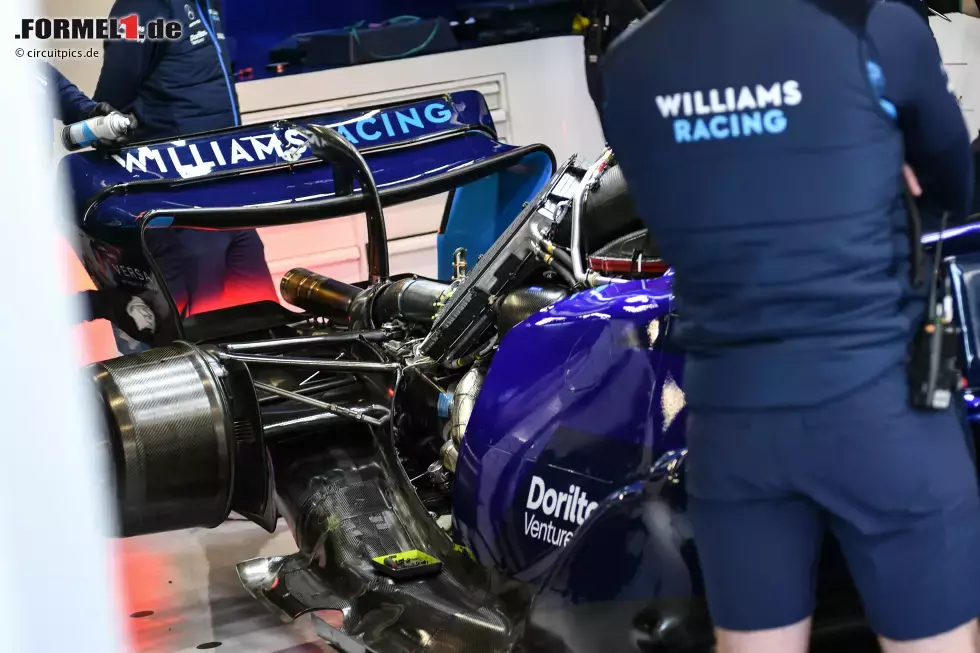 Foto zur News: Williams FW44: Antriebsinstallation