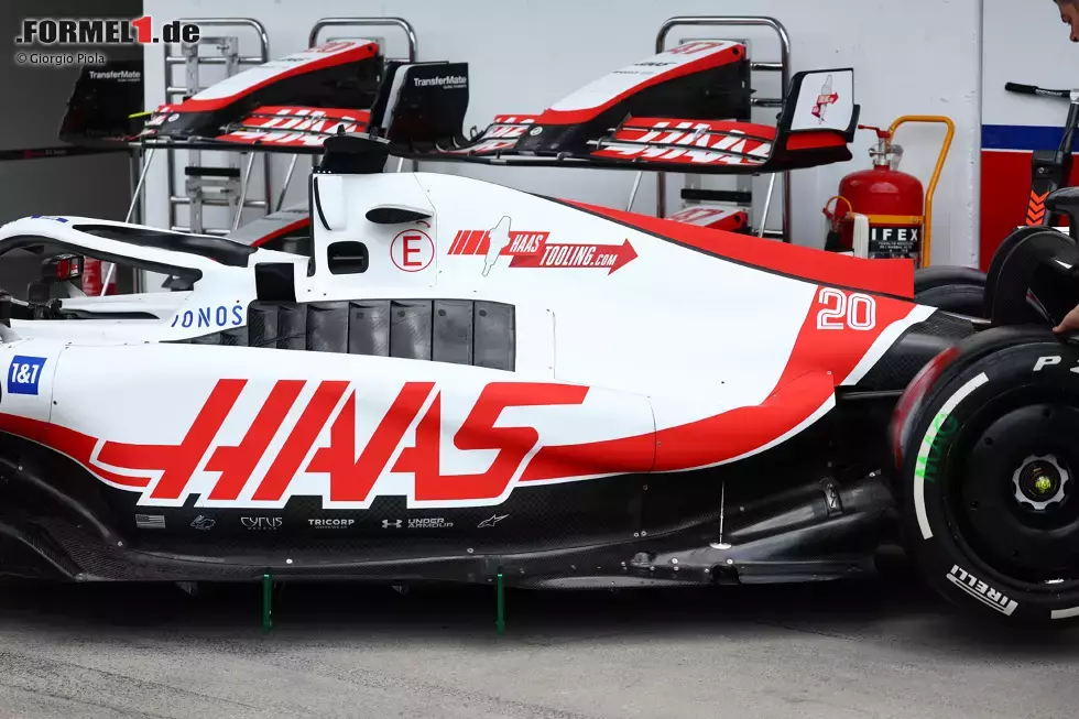 Foto zur News: Haas VF-22: Seitenkasten