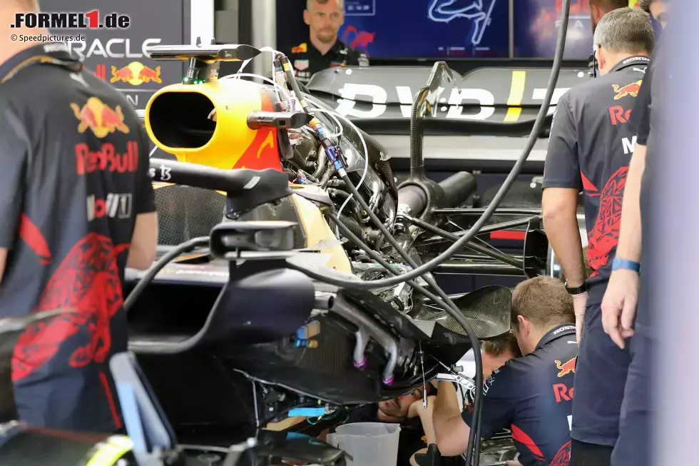 Foto zur News: Red Bull RB18: Antriebsinstallation