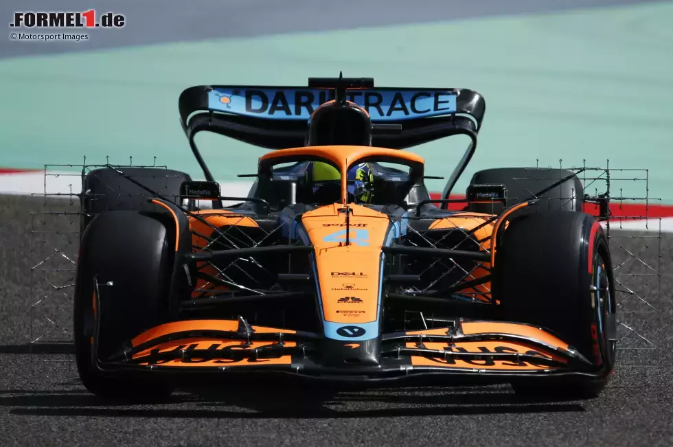 Foto zur News: Weil Daniel Ricciardo über Unwohlsein klagt, kommt bei McLaren kurzfristig Lando Norris zum Einsatz beim Testauftakt. Es läuft aber nicht rund für das Traditionsteam: Norris schafft am Vormittag nur 21 Runden, am Nachmittag weitere 29. Ricciardo steigt am zweiten Testtag wieder zu.