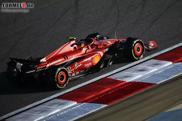 Foto zur News: Testsieger 2024: Carlos Sainz (Ferrari) - Der SF-24 startete mit einer guten Leistung aus den Wintertests in die Saison, und gleich mit einer Doppelführung mit Sainz vor Charles Leclerc im Gesamtergebnis der Testwoche. Mercedes-Fahrer George Russell hatte als Dritter schon über viereinhalb Zehntel Rückstand auf die Spitze.