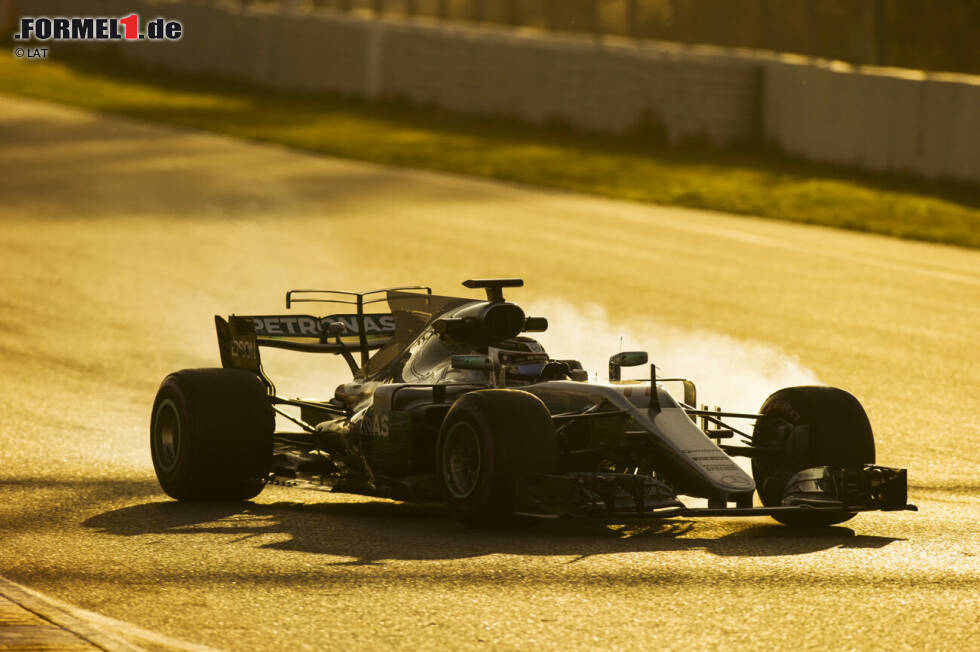 Foto zur News: Testsieger 2017: Valtteri Bottas (Mercedes) - Einen Einstand nach Maß feierte der Finne 2017, der nach dem Abgang von Weltmeister Nico Rosberg zu Mercedes berufen wurde und sich in Barcelona sogleich mit der Bestzeit präsentierte - wieder vor Sebastian Vettel, der 0,247 Sekunden Rückstand hatte.