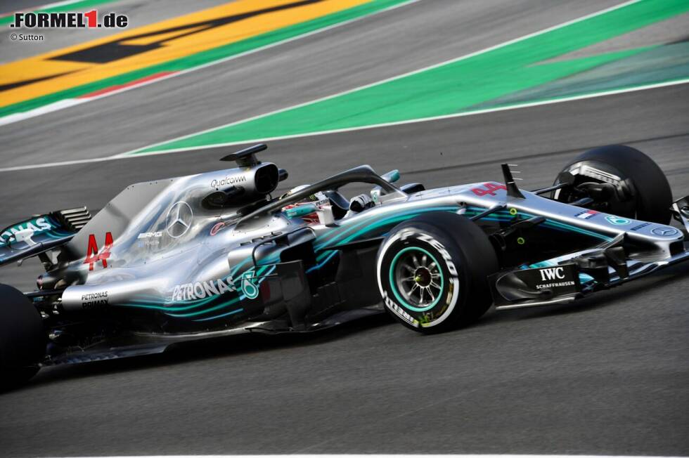 Foto zur News: Testsieger 2018: Lewis Hamilton (Mercedes) - Deutlich realistischer ist das Bild 2018, denn dort setzte sich Lewis Hamilton in Barcelona an die Spitze. Der Brite hatte 0,340 Sekunden Vorsprung vor Dauerrivale Sebastian Vettel im Ferrari.