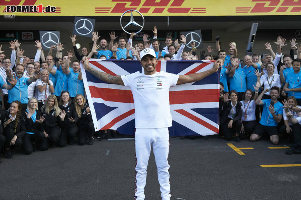 Foto zur News: Platzierung 2018: Weltmeister - Das Testergebnis war ein Abziehbild der Saison, in der sich Hamilton und Vettel lange Zeit einen Schlagabtausch lieferten, bevor Hamilton in der zweiten Saisonhälfte davonzog und seinen fünften Titel holte.