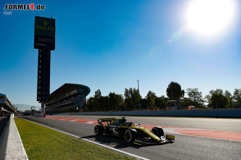 Foto zur News: Testsieger 2019: Nico Hülkenberg (Renault) - Kuriose Ergebnisse förderte die erste Testwoche 2019 in Barcelona zutage: Schnellster war Nico Hülkenberg im Renault, der sich um 0,244 Sekunden von den beiden Toro Rosso von Alexander Albon und Daniil Kwjat absetzen konnte.