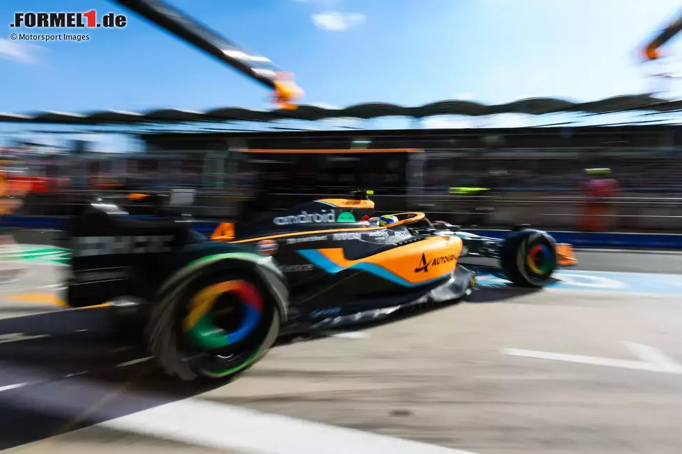 Foto zur News: ... McLaren, vor allem mit Lando Norris, der den Trainingsfreitag auf P2 beschließt, nur hinter Leclerc im Ferrari, aber vor Verstappen im Red Bull. Es fehlen bloß zwei Zehntel auf die Spitze. Auch Daniel Ricciardo klassiert sich in den Top 5, unterstreicht die Formkurve des Teams. Nennenswerte Zwischenfälle ...