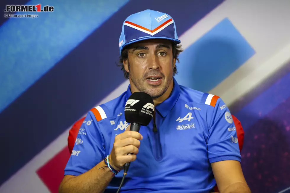 Foto zur News: Fernando Alonso: &quot;Was kann ich sagen? Nach so vielen gemeinsamen Jahren und Duellen werden wir ihn vermissen. Bei seinen Titelgewinnen war ich auch dabei. Ein großartiger Champion, ein großer Mann mit sehr starken Werten und einer liebenswerten Familie. Ich wünsche ihm das Beste. Hoffentlich schaut er mal wieder im Fahrerlager vorbei.&quot;