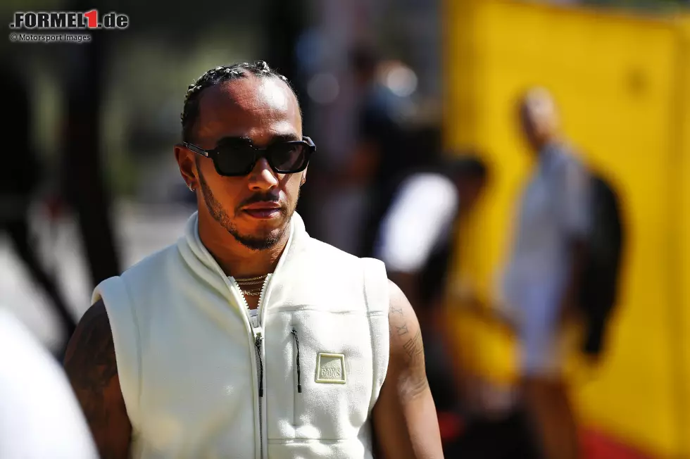 Foto zur News: Lewis Hamilton: &quot;Es ist schade, dass er aufhört. Er ist jemand, der die Reise in der Formel 1 weniger einsam hat erscheinen lassen. Er ist in vielen Dingen zu mir gestanden. Ich halte ihn für einen der Größten, die wir in der Formel 1 gesehen haben. Wir brauchen mehr solcher Leute. Hoffentlich bleiben wir für immer Freunde.&quot;