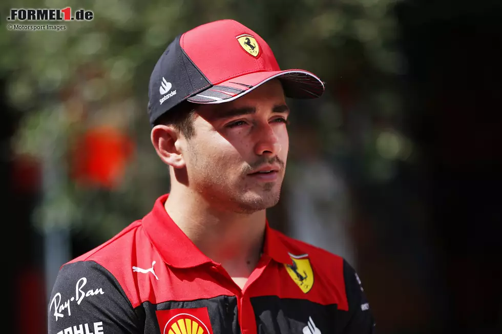 Foto zur News: Charles Leclerc: &quot;Es ist traurig. Vielleicht ist er glücklicher, wo er künftig ist. Es wird seltsam sein ohne ihn im Fahrerlager. Ich habe vieles von ihm gelernt. Er war immer super-nett zu mir. Ich werde ihn im Fahrerlager vermissen und wünsche ihm alles Gute. Ich denke, er wird etwas finden, das ihn auf andere Weise glücklich macht.&quot;