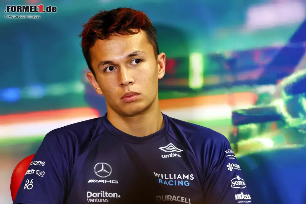 Foto zur News: Alex Albon: &quot;Ich kenne ihn vielleicht nicht so gut wie die Älteren unter uns. Er ist einer der wenigen mehrmaligen Weltmeister, und das hat Gründe. Seb ist auf und neben der Strecke voll auf zack. Und was er außerhalb der Formel 1 tut, ist ebenfalls beeindruckend und inspirierend.&quot;