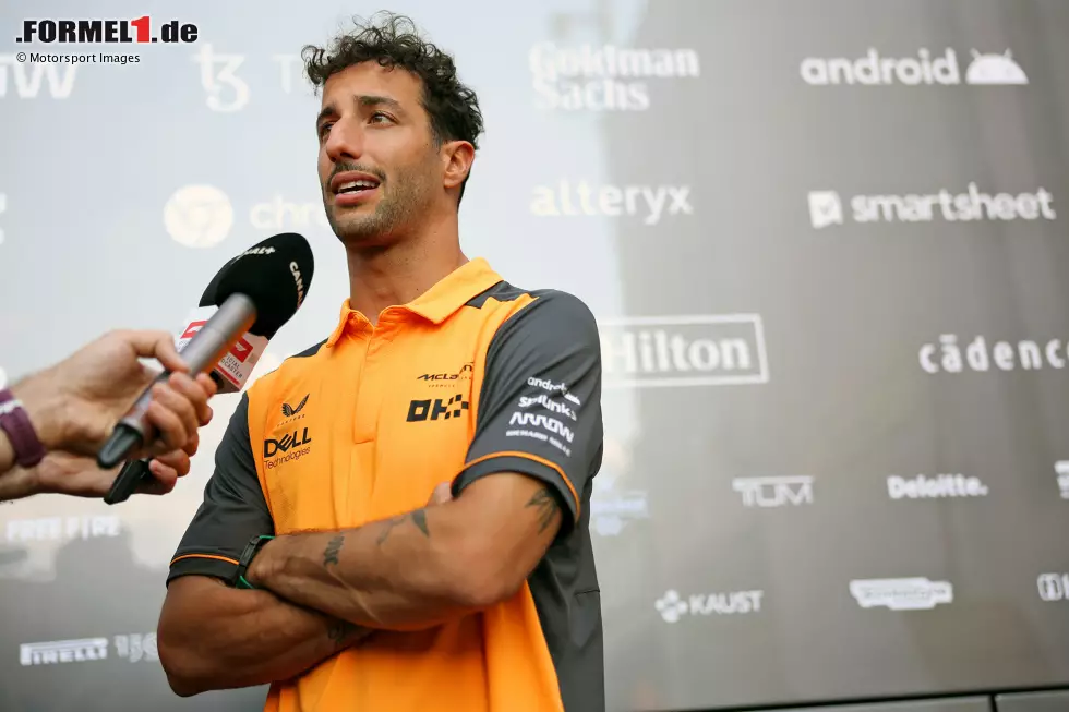 Foto zur News: Daniel Ricciardo: &quot;Irgendwie traurig, weil wir eine Formel-1-Legende verlieren, sozusagen. Ich freue mich aber auch, dass er ein neues Kapitel in seinem Leben starten kann. Sein Teamkollege zu sein, das war ein Privileg für mich. Wir werden ihn vermissen, und ich wünsche ihm alles Gute.&quot;