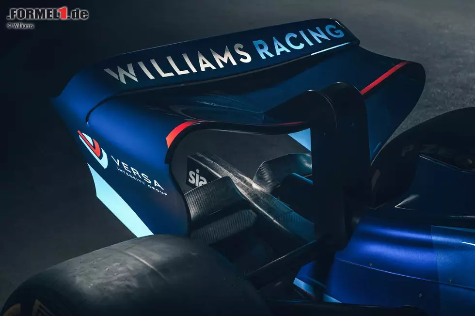 Foto zur News: Der Williams-Schriftzug prangt auch groß auf dem Heckflügel, einem der begehrtesten Plätze für Sponsoren. Einen solchen großen Geldgeber hat Williams aber offenbar nicht gefunden für 2022, und es ist hier nicht mal ein Dummy-DR-System verbaut.