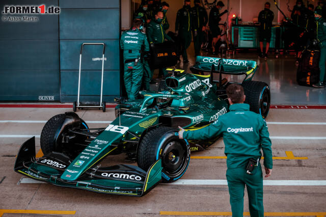 Straße frei für den neuen Aston Martin AMR22 in Silverstone: Der Neuwagen von Sebastian Vettel geht als erstes Formel-1-Auto der Generation 2022 auf die Strecke, und hier sind die Bilder!