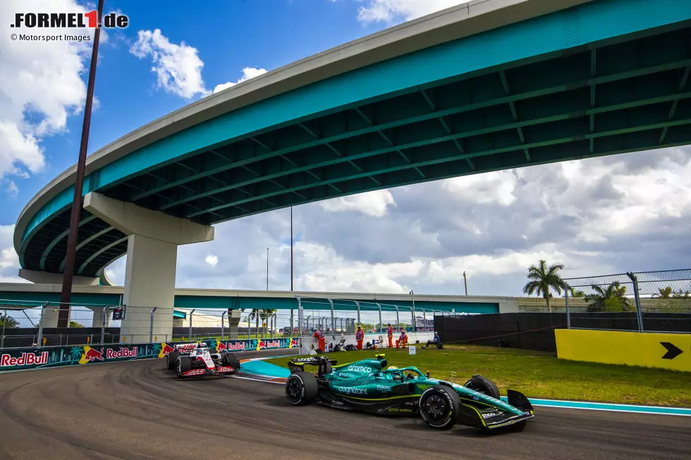 Foto zur News: Sebastian Vettel (3): Bei ihm gehen die Meinungen in der Redaktion etwas auseinander. Einige geben ihm zumindest eine Teilschuld am Crash. Zusammen mit dem Fehler im Qualifying, der ihn um den Q3-Einzug brachte, kann das dann keine 2 mehr sein - obwohl er im Rennen durchaus einige gute Manöver zeigte!